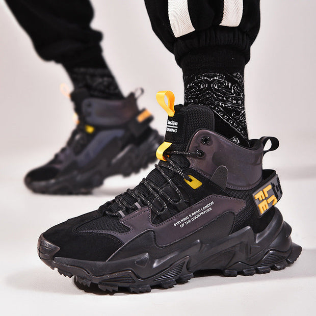 Thick-soled height-enhanced basketball sneakers in black and yellow, youth trend style, wear-resistant, plush interior, mid heel.