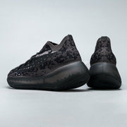 Mesh and linen running sneakers with MD sole, side and back view.