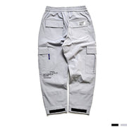 Streetwear joggers in gray with pockets and elastic waistband.
