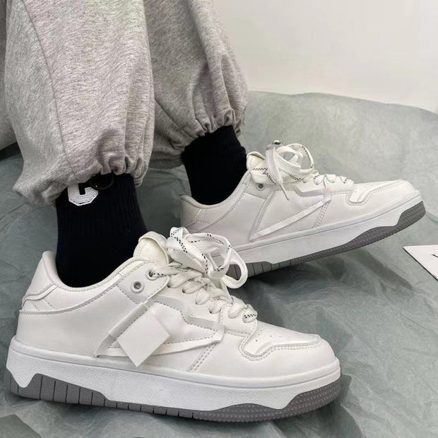 Casual sneakers in white with round toe and front lace-up design, rubber sole, suitable for all seasons.