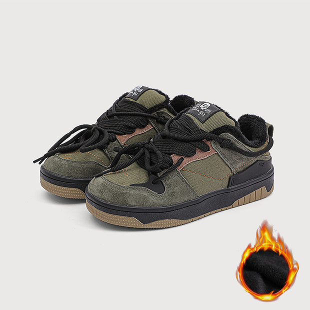Retro green sneakers for women with wool lining and black cross shoulder straps, flat heel, ideal for casual wear.