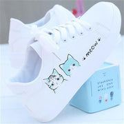 Girls' white sneakers with cat design, casual leather flat shoes.