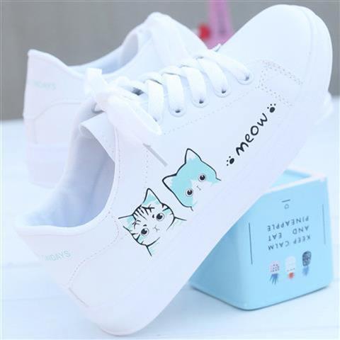 Girls' white sneakers with cat design, casual leather flat shoes.