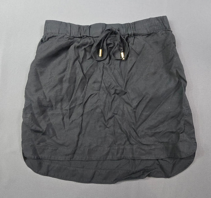 Banana Republic A Line Skirt Womens Small Black Slits Hem Drwstering Modern