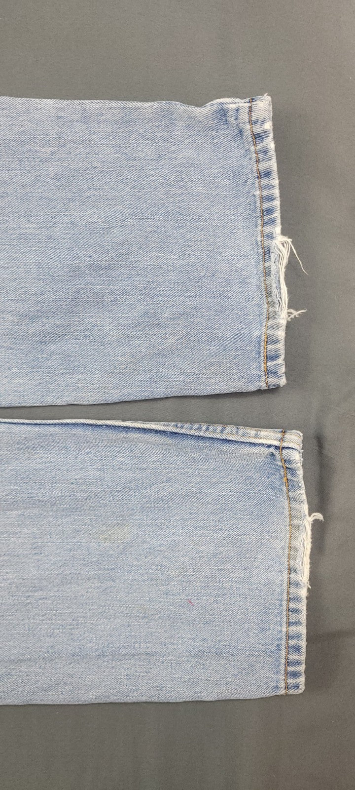 VTG Levis 550 Jeans Mens 33x34 Blue Light Washed Relaxed Fit Straight Leg USA...
