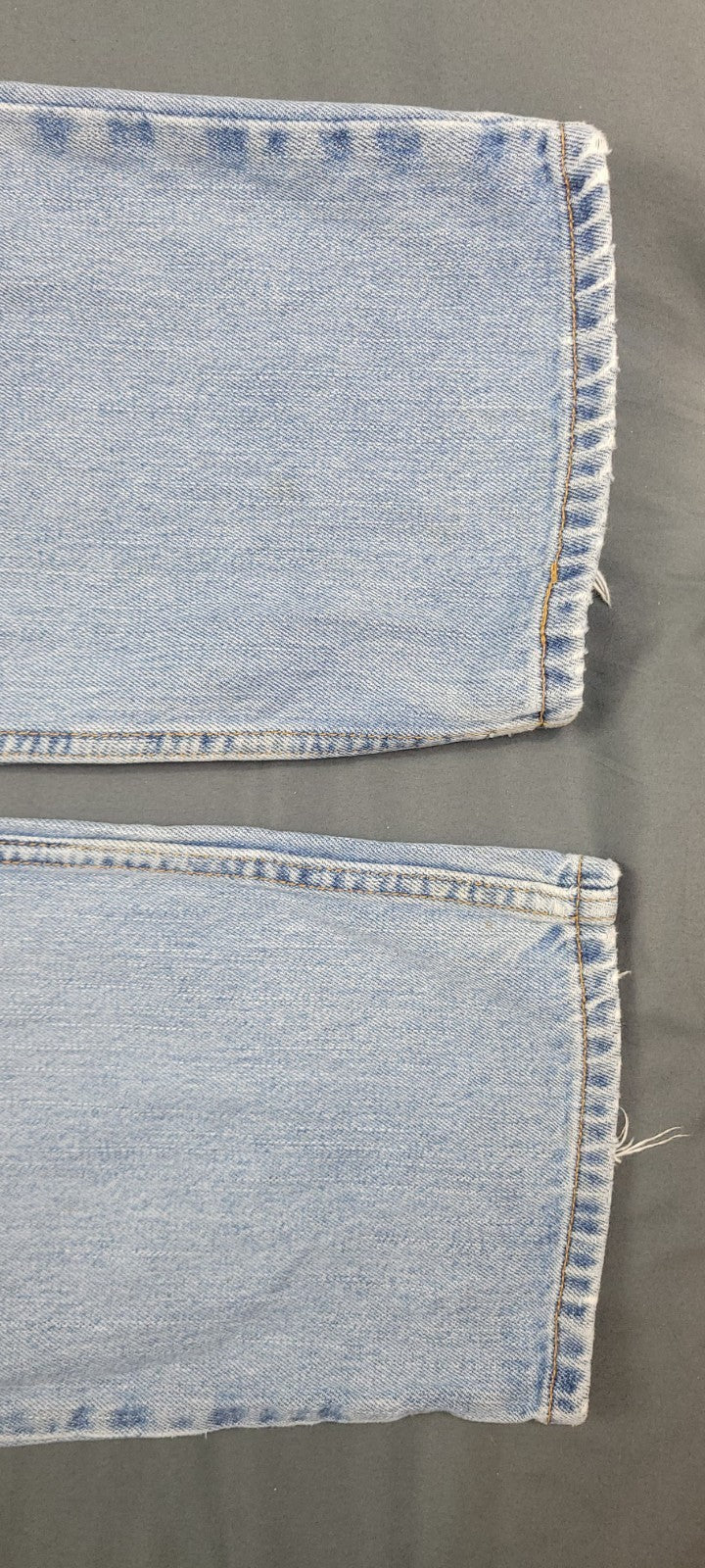 VTG Levis 550 Jeans Mens 33x34 Blue Light Washed Relaxed Fit Straight Leg USA...