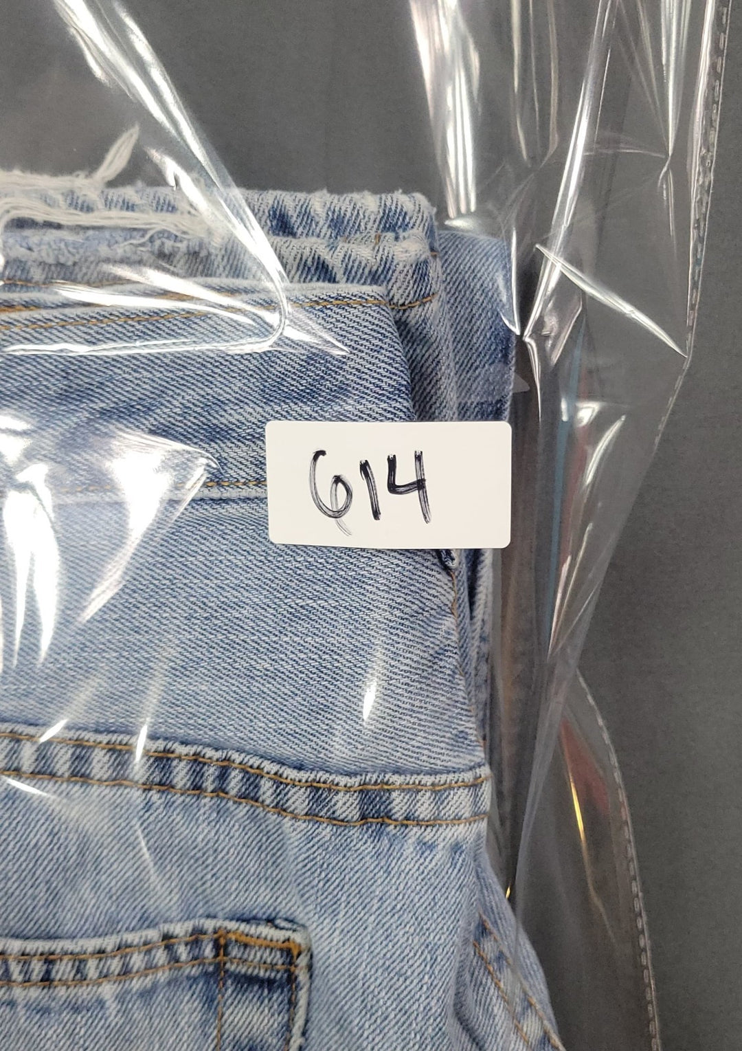VTG Levis 550 Jeans Mens 33x34 Blue Light Washed Relaxed Fit Straight Leg USA...