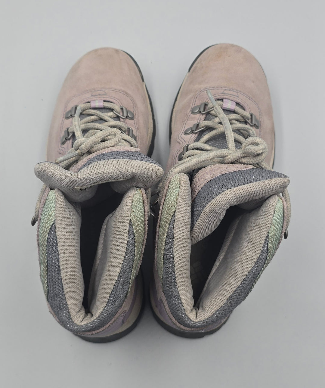 Columbia Newton Ridge Plus Womens 7.5 Hiking Boots Amped Suede Waterproof Ankle