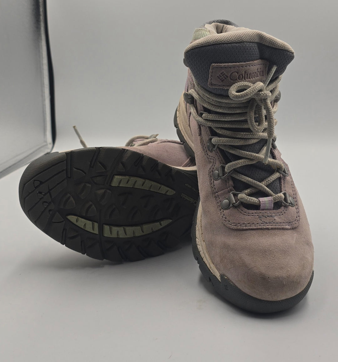 Columbia Newton Ridge Plus Womens 7.5 Hiking Boots Amped Suede Waterproof Ankle