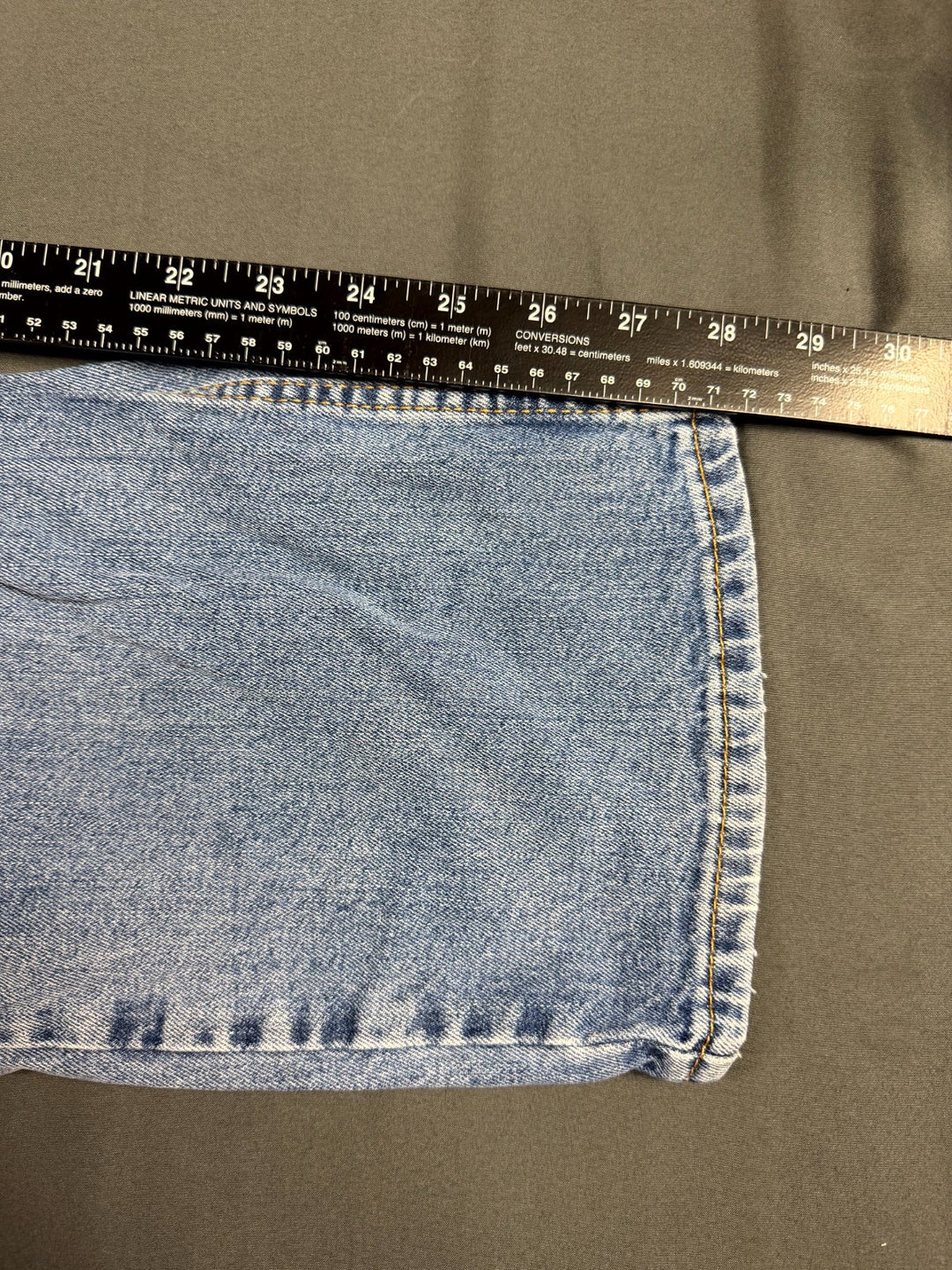 Levis 550 Relaxed Fit Jeans Mens 36x30 Medium Wash Blue Denim 00550-0100