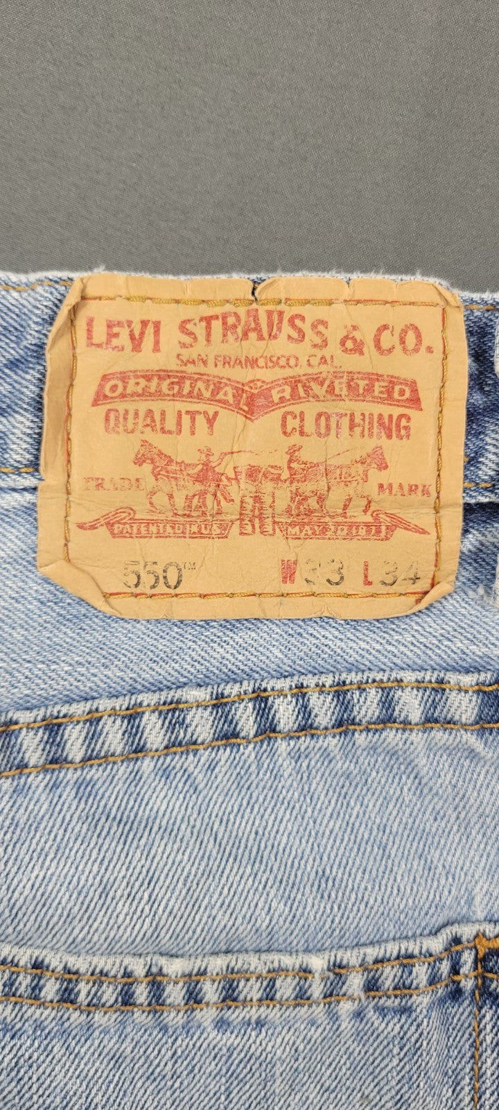 VTG Levis 550 Jeans Mens 33x34 Blue Light Washed Relaxed Fit Straight Leg USA...