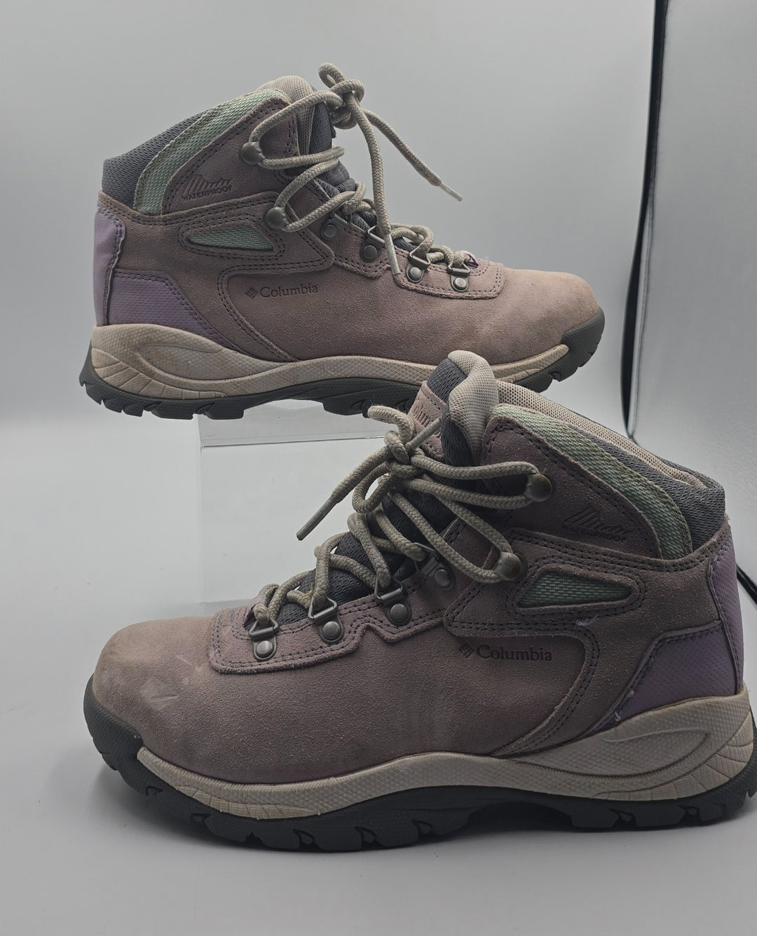 Columbia Newton Ridge Plus Womens 7.5 Hiking Boots Amped Suede Waterproof Ankle