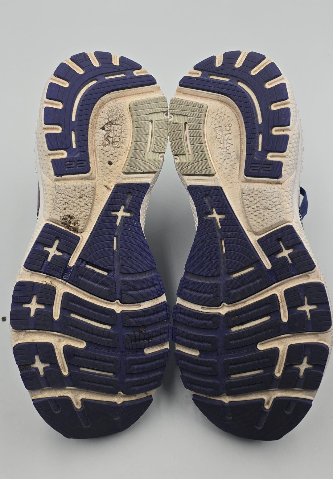 Brooks Adrenaline GTS 22 1203531B403 Womens 8.5 Running Shoes Navy Yucca Sneaker