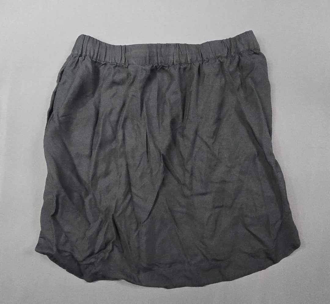 Banana Republic A Line Skirt Womens Small Black Slits Hem Drwstering Modern