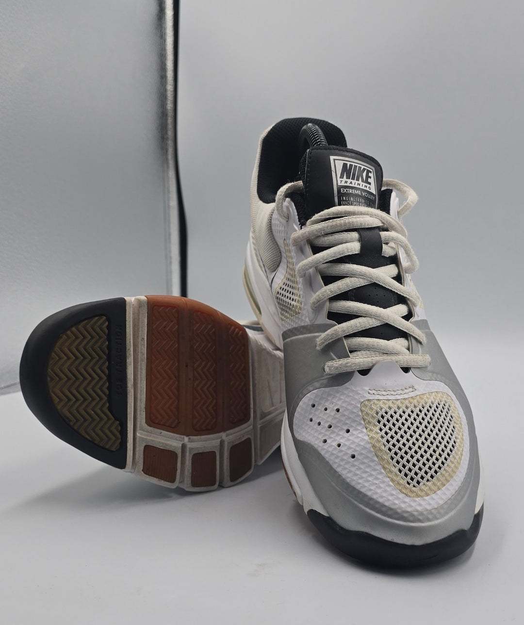 Nike Air Extreme Volley 442249-101 Womens 9 Athletic Shoes White Black Sneakers